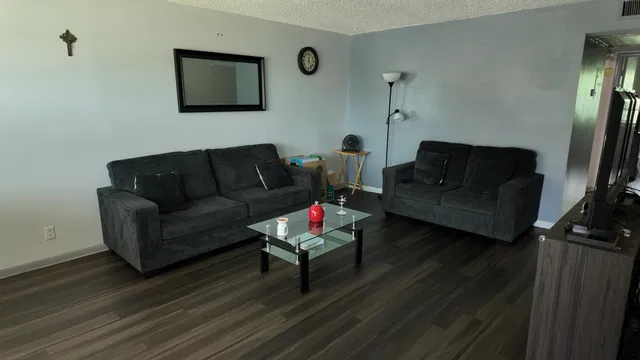Unit 326 photo 4