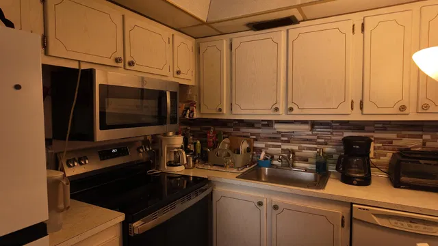 Unit 326 photo 9