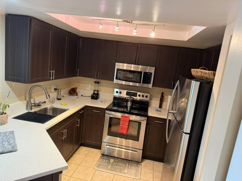 Unit 1205 photo 3