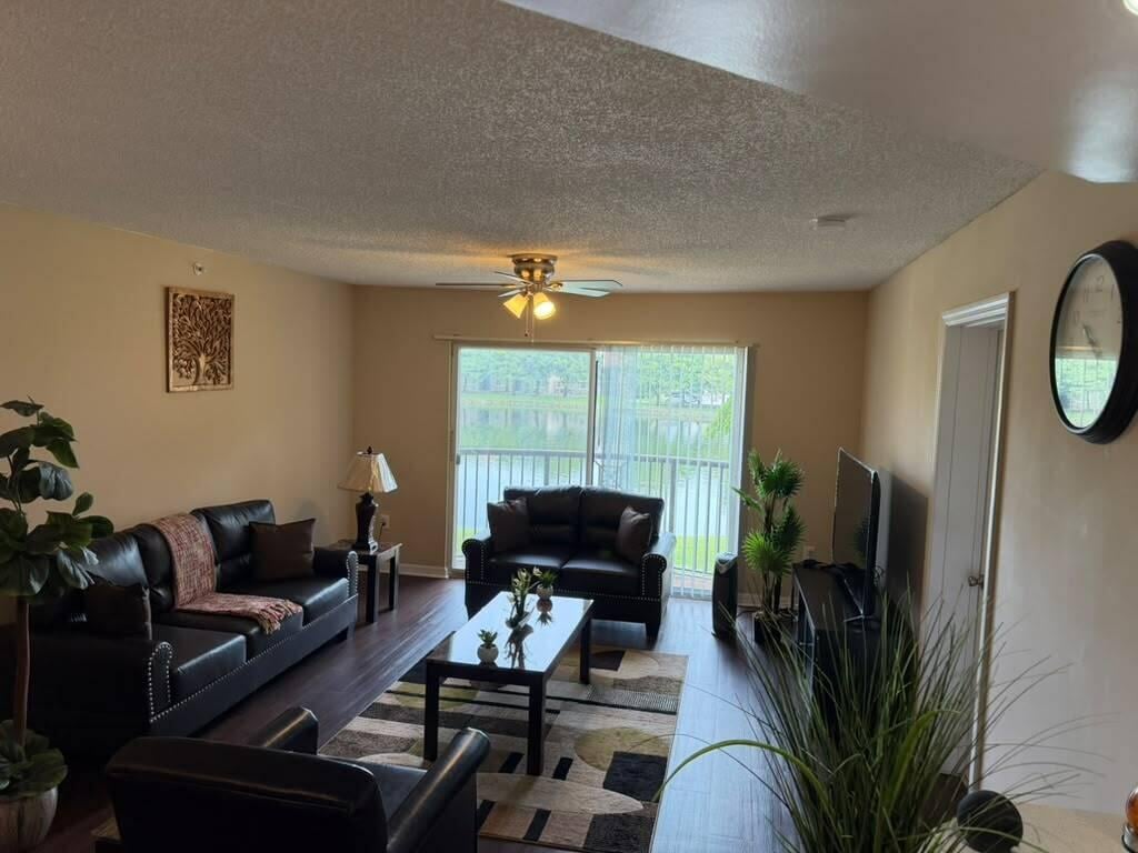 Unit 1205 photo 5