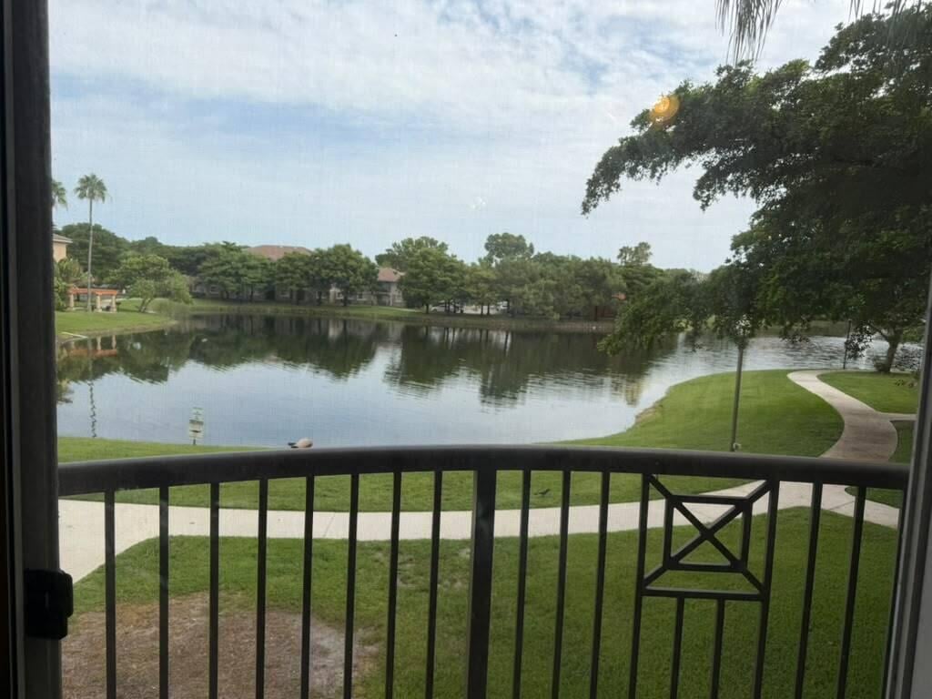 Unit 1205 photo 6