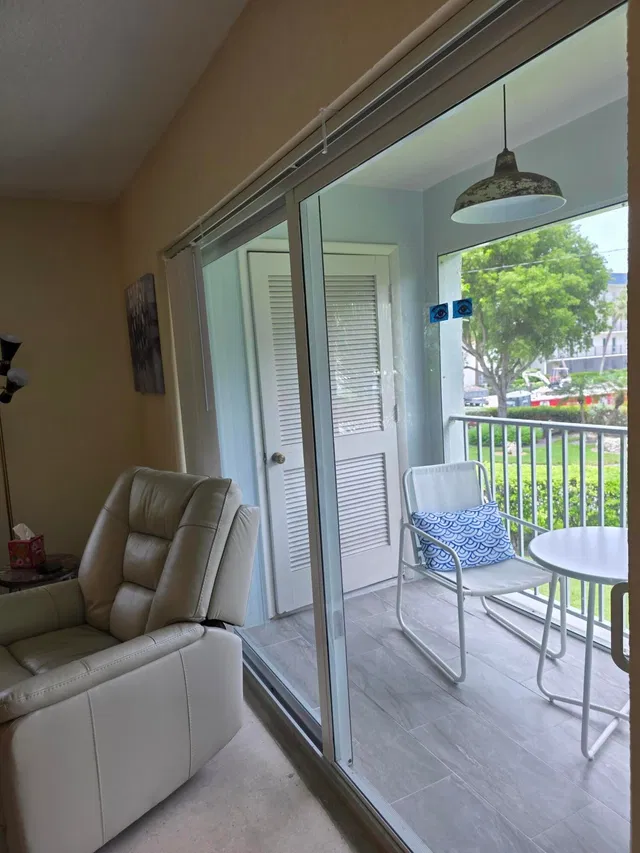  Unit 215 photo 6