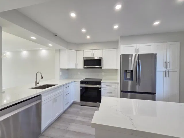Unit 203 photo 5