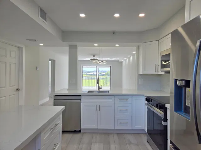 Unit 203 photo 7