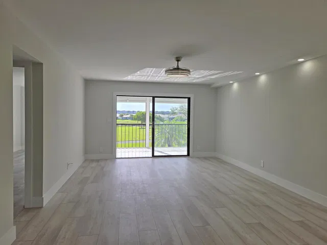 Unit 203 photo 8