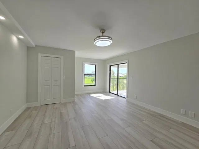 Unit 203 photo 11