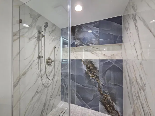 Unit 203 photo 14