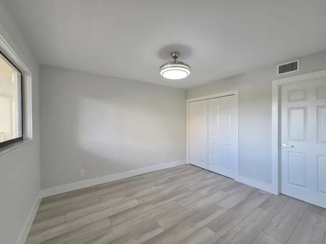 Unit 203 photo 17