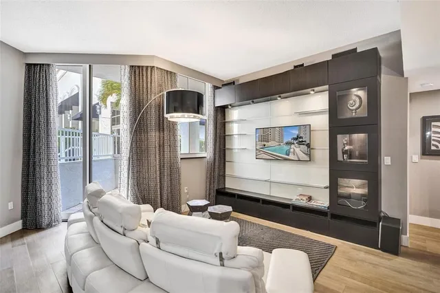 The Strand Unit 501 photo 4