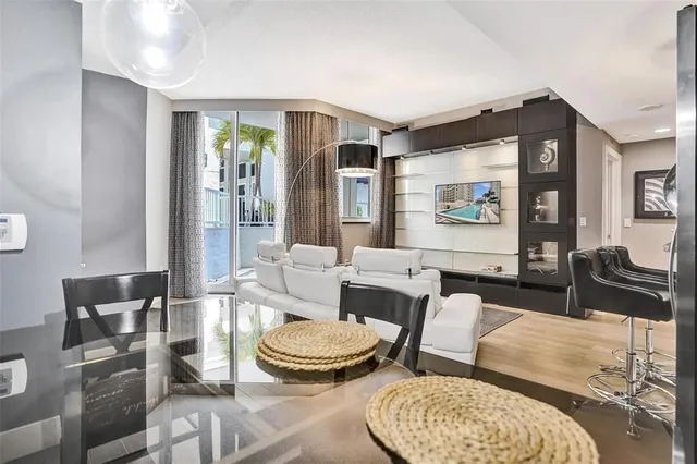 The Strand Unit 501 photo 9
