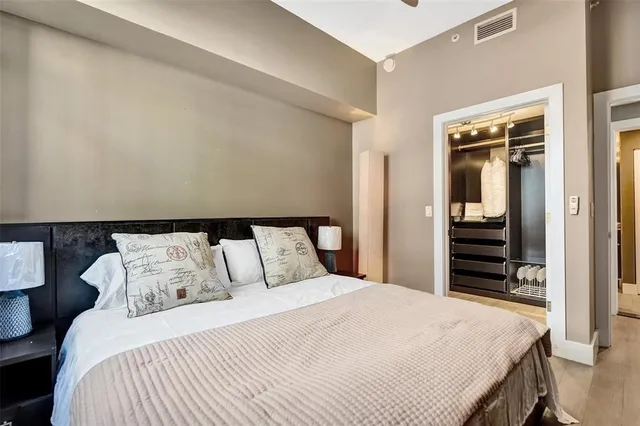The Strand Unit 501 photo 12