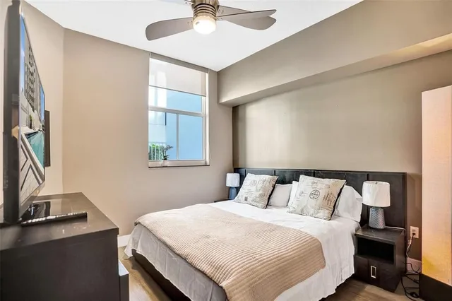 The Strand Unit 501 photo 14
