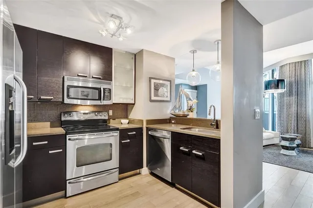 The Strand Unit 501 photo 17