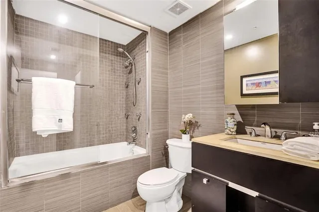 The Strand Unit 501 photo 21