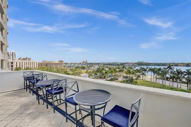 The Strand Unit 501 photo 26