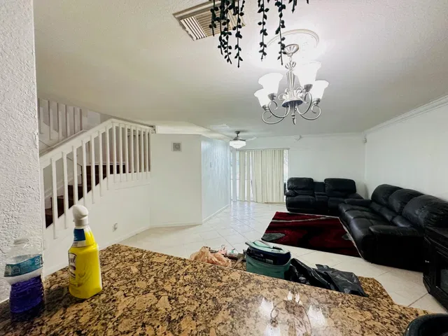 Residence photo 53