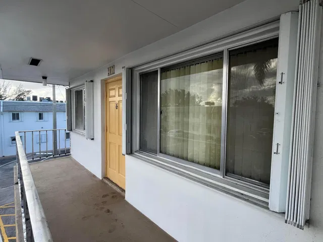 Unit 207 photo 4
