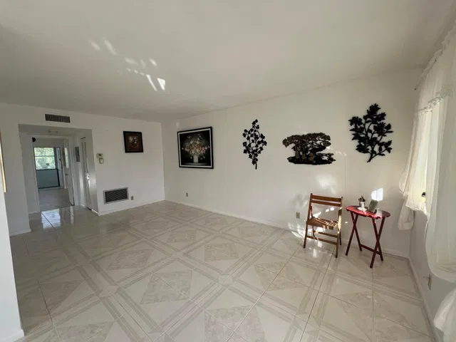 Unit 207 photo 7