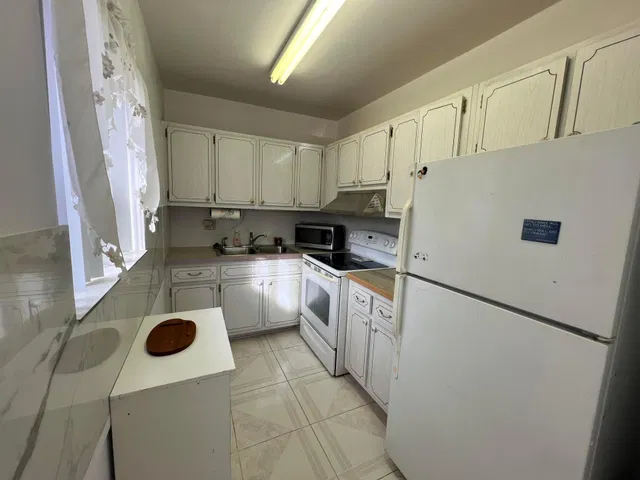 Unit 207 photo 11