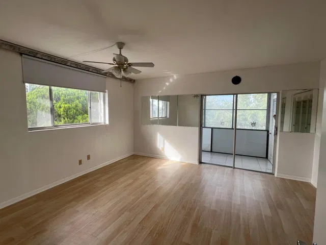 Unit 207 photo 13