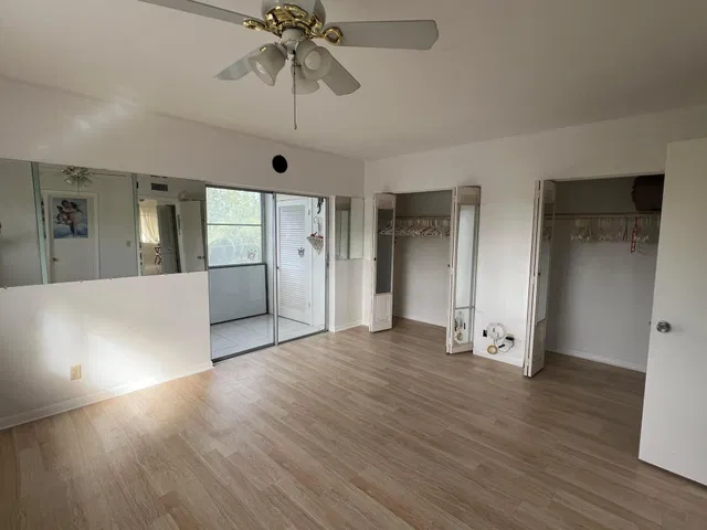 Unit 207 photo 14