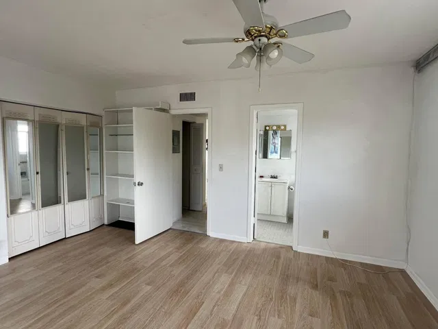 Unit 207 photo 15