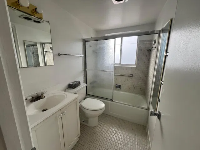 Unit 207 photo 17