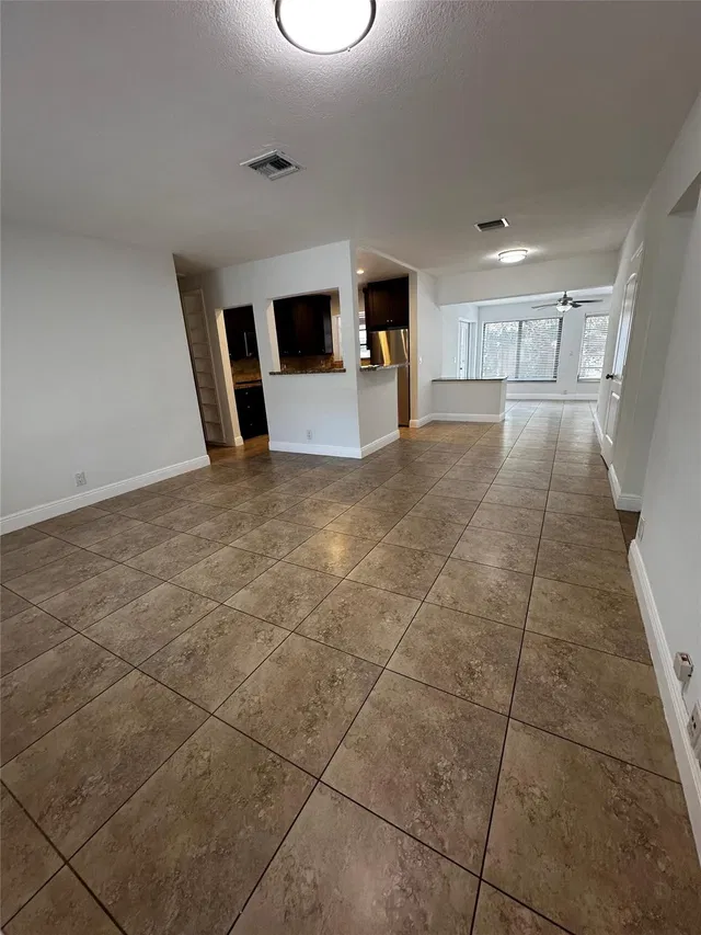 Residence photo 3