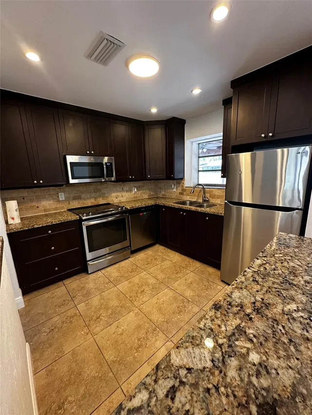 Residence photo 5