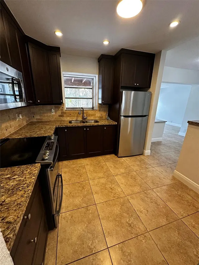 Residence photo 6
