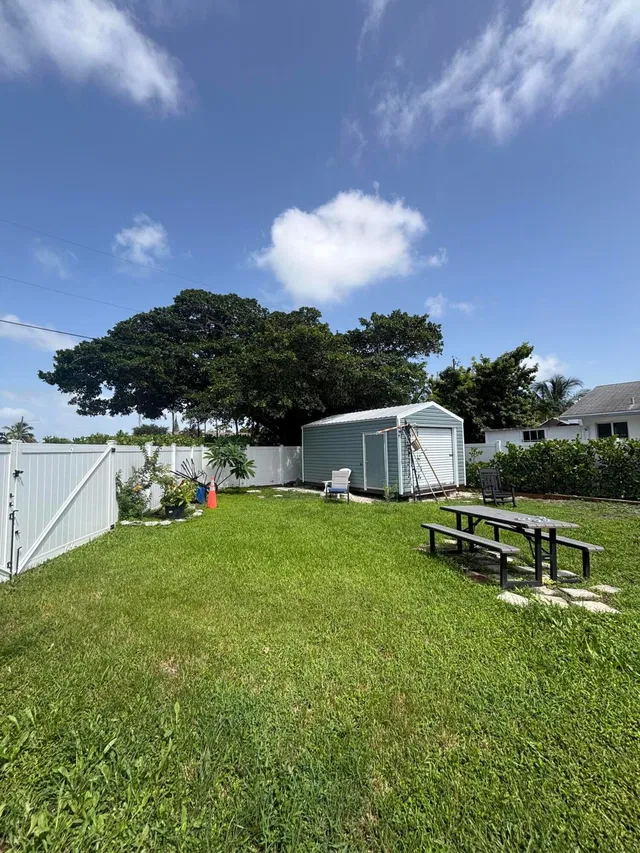 Residence photo 2