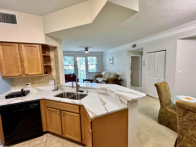 Unit 9210 photo 5