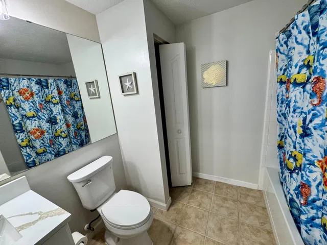 Unit 9210 photo 8
