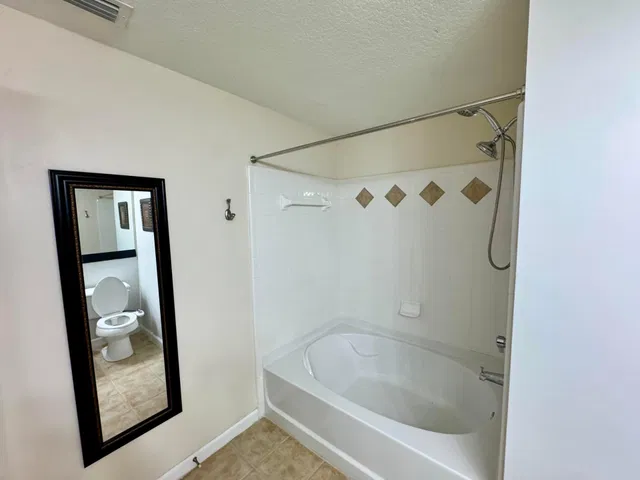 Unit 9210 photo 9
