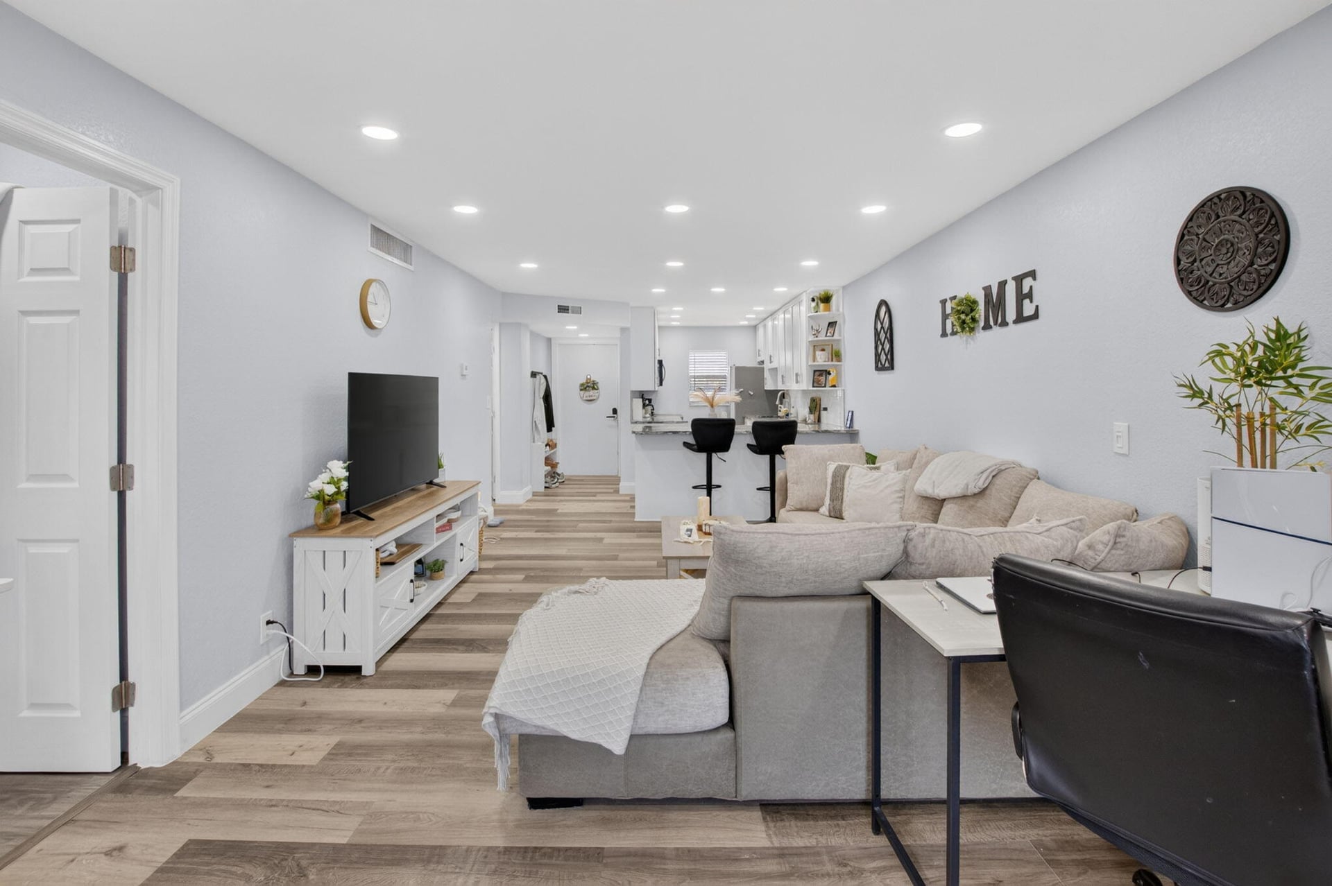 Unit 4030 photo 9