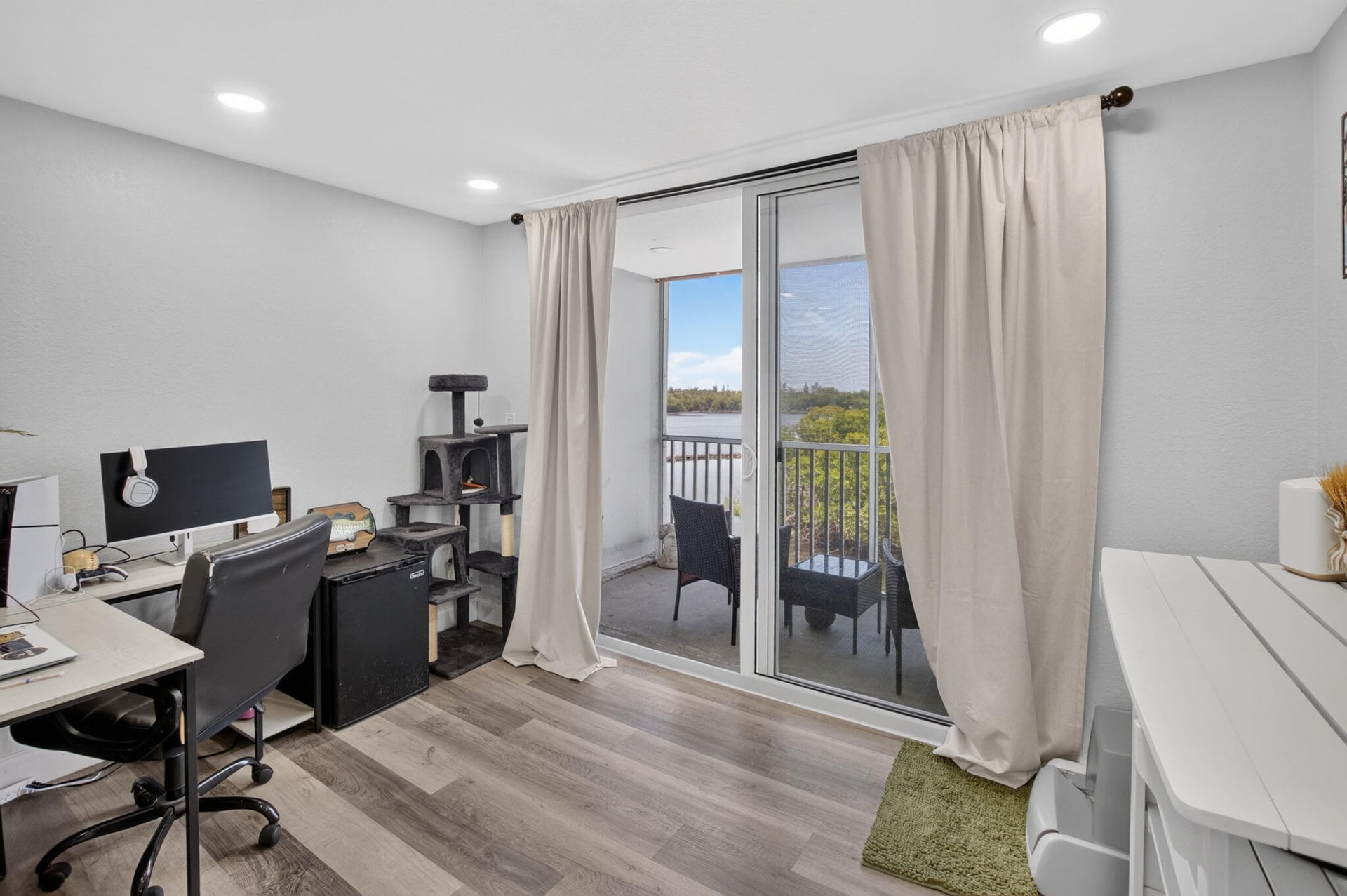 Unit 4030 photo 16