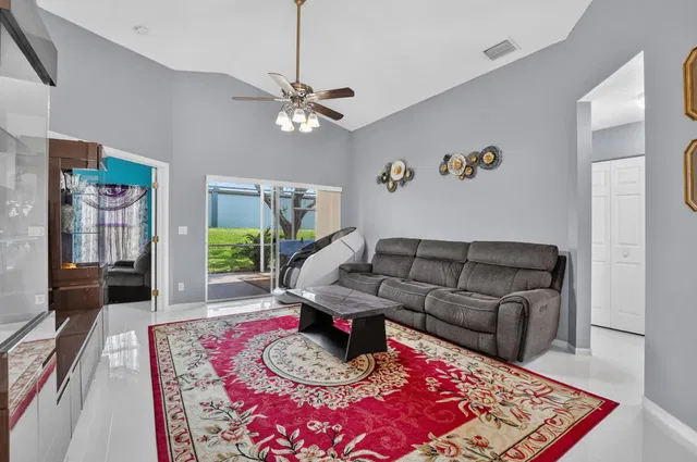  Residence photo 17