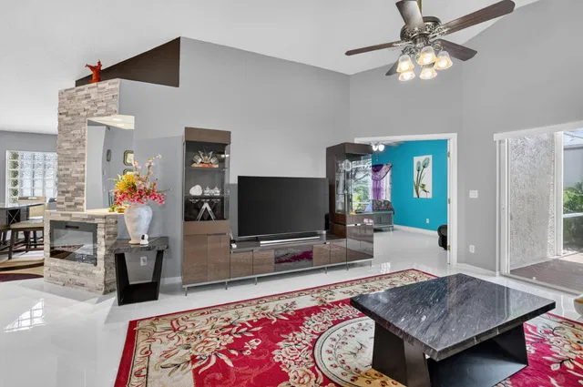  Residence photo 18