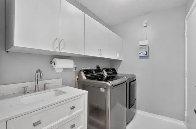  Residence photo 34
