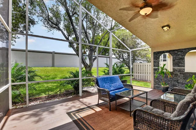  Residence photo 36