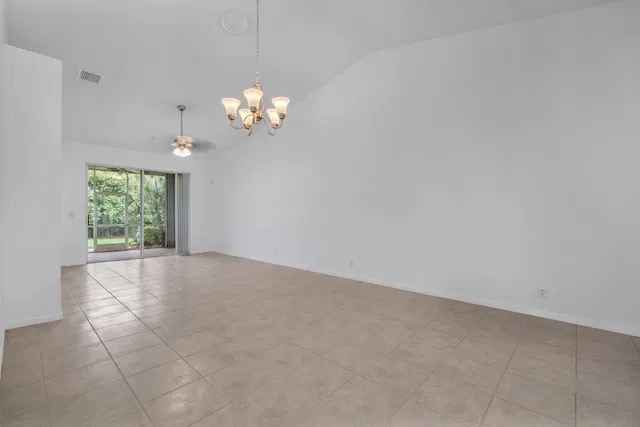 Residence photo 9