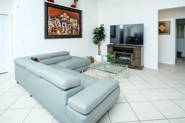 Residence photo 16