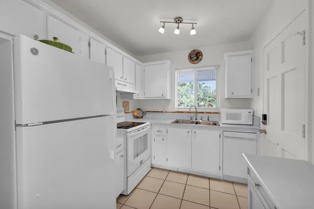  Unit 204n photo 14