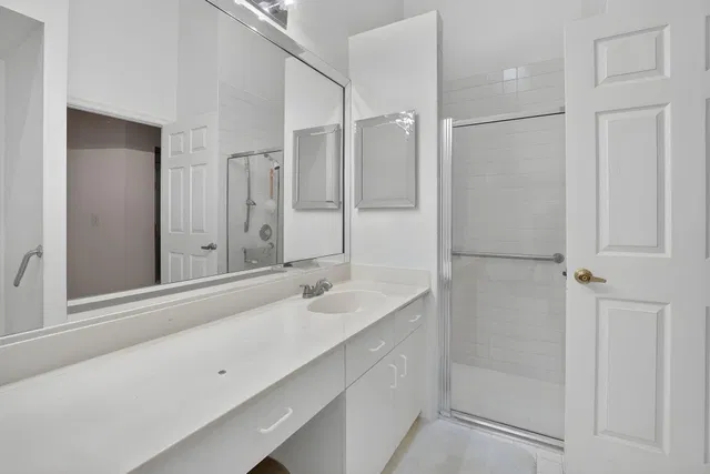 Unit B photo 23