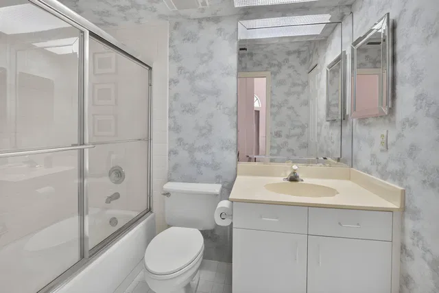 Unit B photo 25