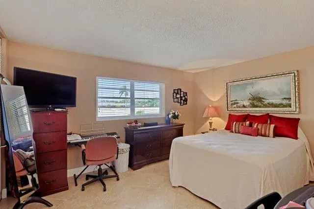 Unit 206 photo 21