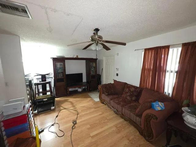 Residence photo 2