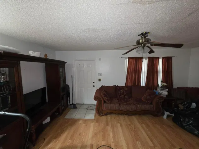 Residence photo 3