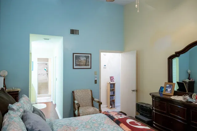 Unit C photo 13