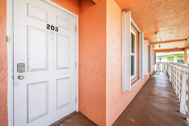 Unit 203 photo 4